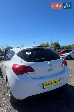 Хэтчбек Opel Astra 2012 в 