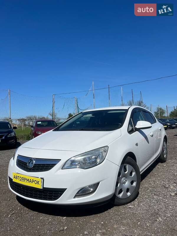 Opel Astra 2012
