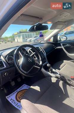 Хэтчбек Opel Astra 2012 в 