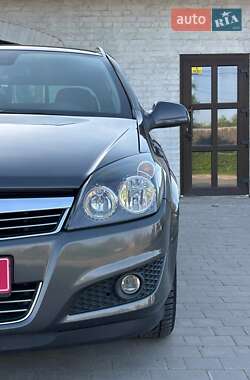 Универсал Opel Astra 2010 в 