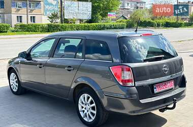 Универсал Opel Astra 2010 в 