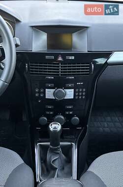 Универсал Opel Astra 2010 в 