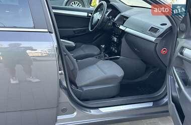 Универсал Opel Astra 2010 в 