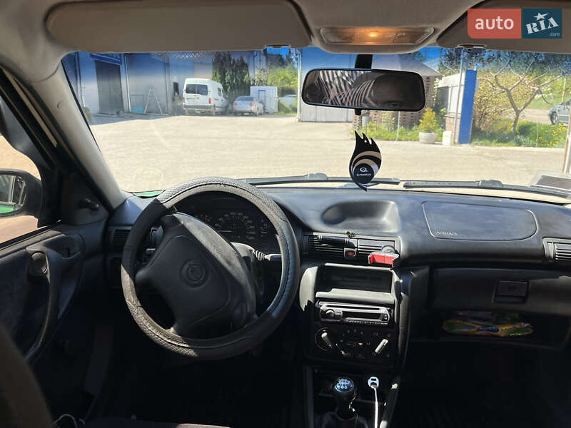 Седан Opel Astra 1996 в Тернополе