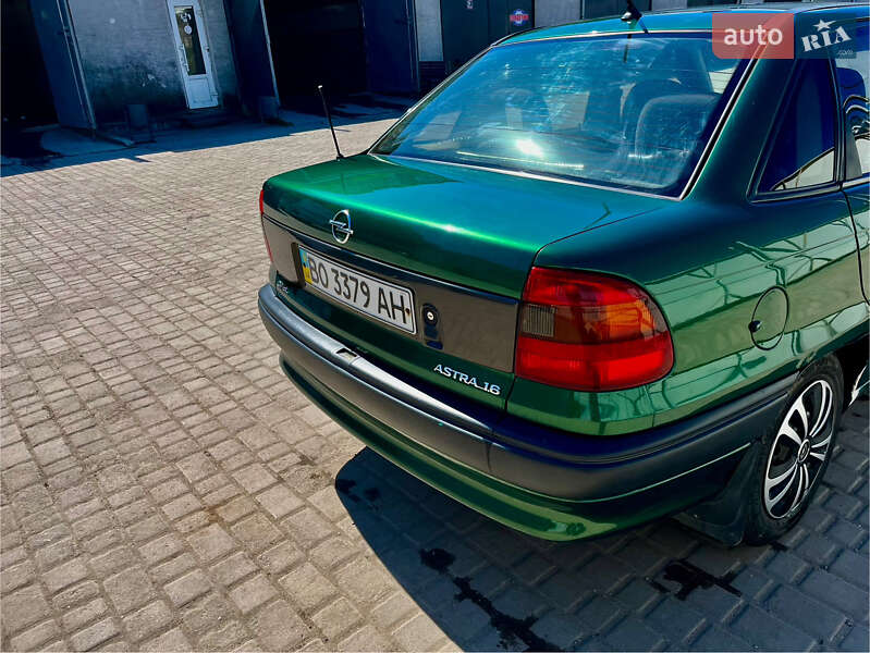 Седан Opel Astra 1996 в Тернополе