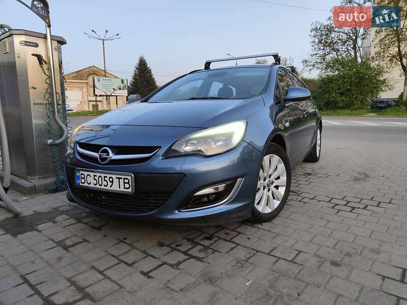 Универсал Opel Astra 2012 в Дрогобыче