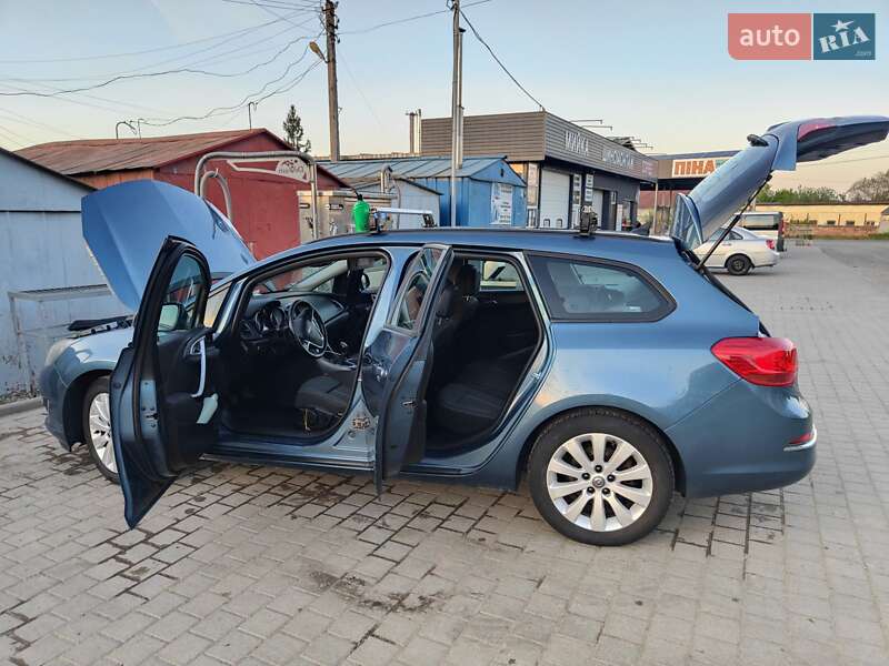 Универсал Opel Astra 2012 в Дрогобыче