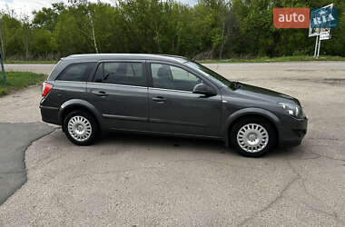 Универсал Opel Astra 2010 в 