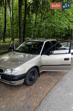 Седан Opel Astra 2000 в 