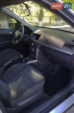 Хетчбек Opel Astra 2007 в 