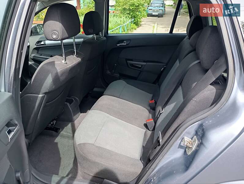 Універсал Opel Astra 2005 в Звягелі