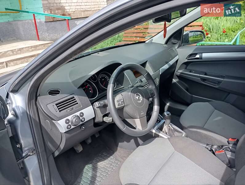 Універсал Opel Astra 2005 в Звягелі