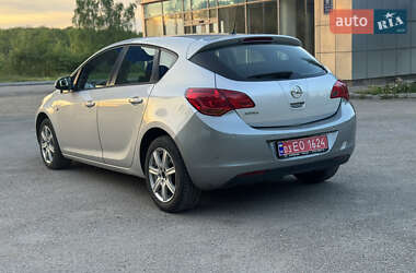 Хетчбек Opel Astra 2010 в 
