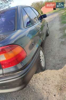 Седан Opel Astra 1993 в 