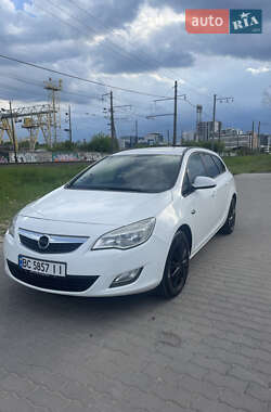 Opel Astra 2011 Opel Astra 2011