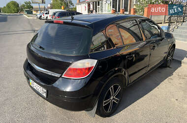 Хэтчбек Opel Astra 2006 в 