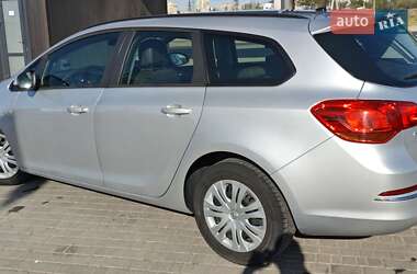 Универсал Opel Astra 2012 в 