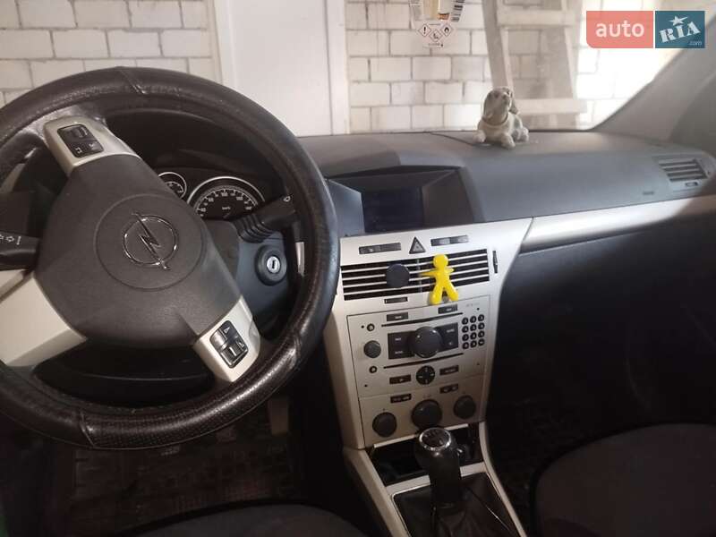 Универсал Opel Astra 2007 в Верхнем Быстром