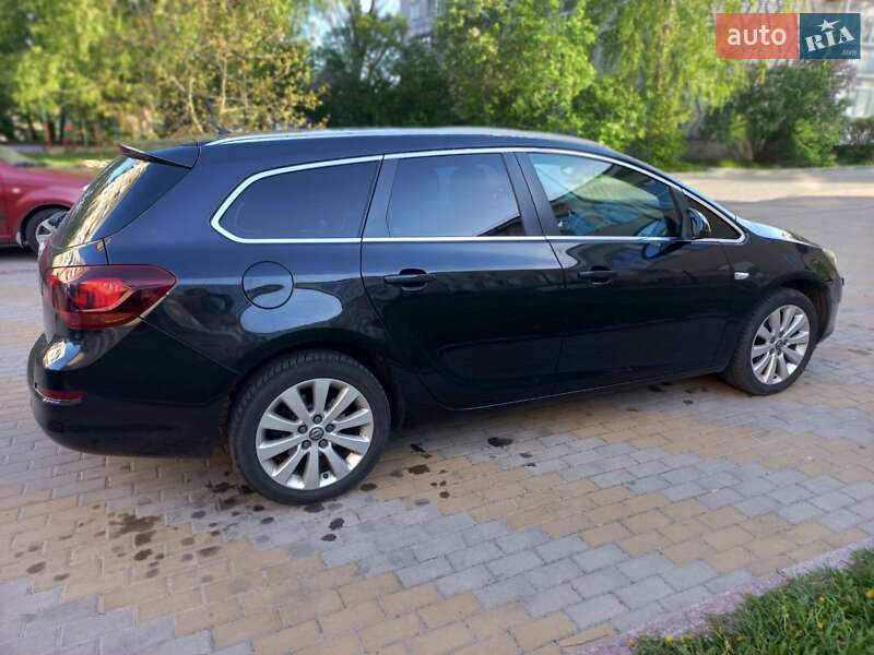 Универсал Opel Astra 2012 в Звягеле