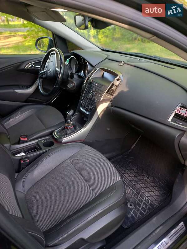 Универсал Opel Astra 2012 в Звягеле