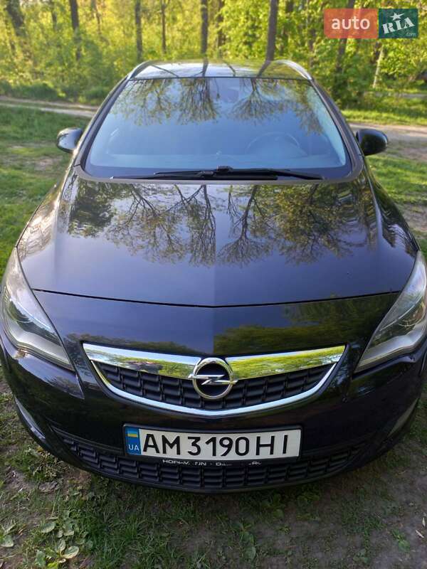 Универсал Opel Astra 2012 в Звягеле