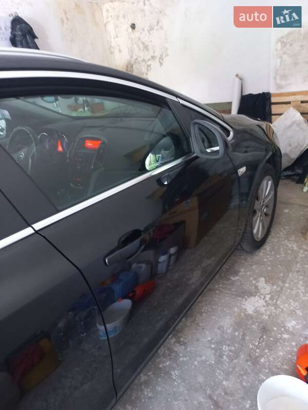 Универсал Opel Astra 2012 в Звягеле