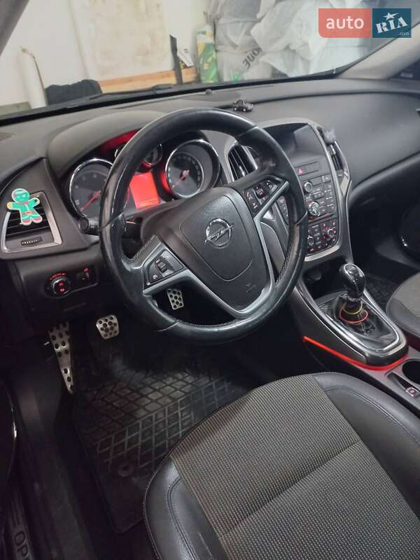 Универсал Opel Astra 2012 в Звягеле