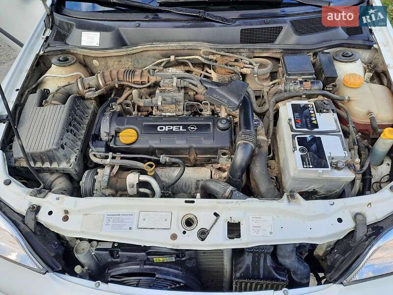 Универсал Opel Astra 2002 в Косове