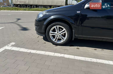 Хетчбек Opel Astra 2013 в 
