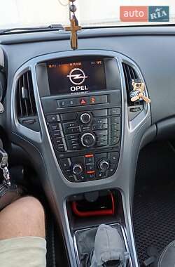 Универсал Opel Astra 2013 в 