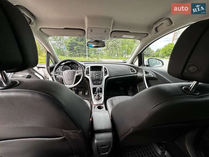 Універсал Opel Astra 2014 в Краматорську