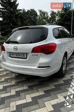 Универсал Opel Astra 2014 в 