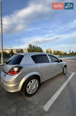 Хетчбек Opel Astra 2012 в 
