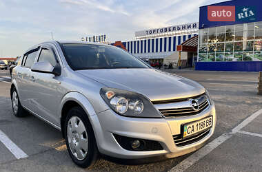 Хетчбек Opel Astra 2012 в 