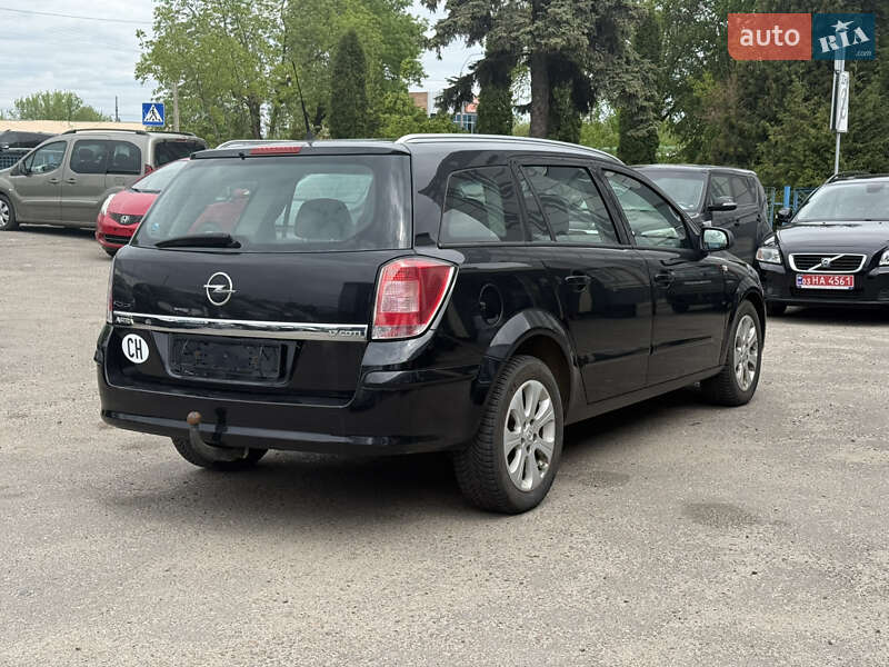 Універсал Opel Astra 2008 в Рівному