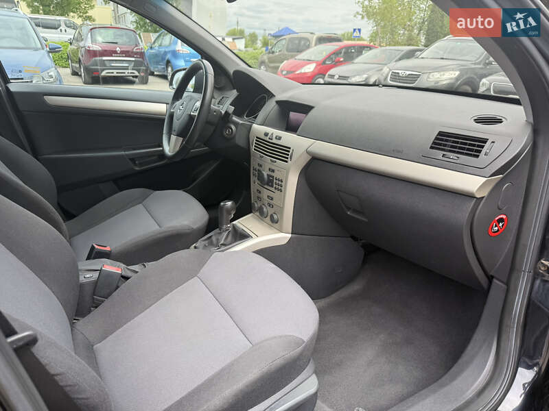 Універсал Opel Astra 2008 в Рівному