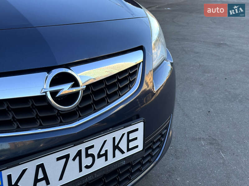 Універсал Opel Astra 2011 в Києві