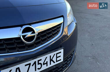 Универсал Opel Astra 2011 в 
