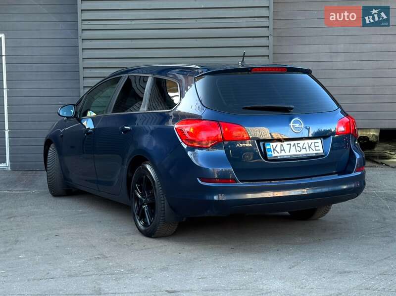 Універсал Opel Astra 2011 в Києві