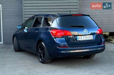 Универсал Opel Astra 2011 в 