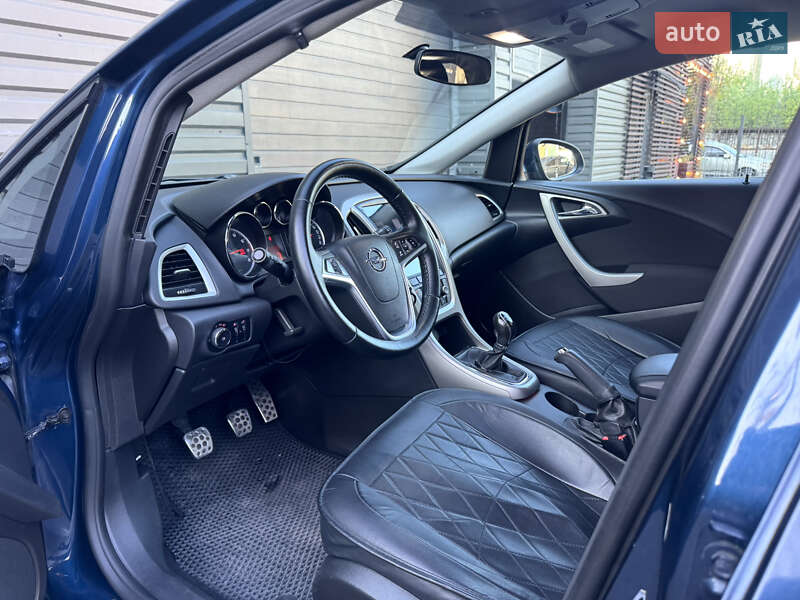 Універсал Opel Astra 2011 в Києві