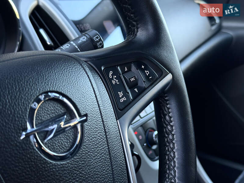 Універсал Opel Astra 2011 в Києві