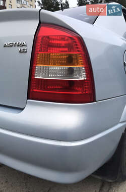 Седан Opel Astra 2004 в 
