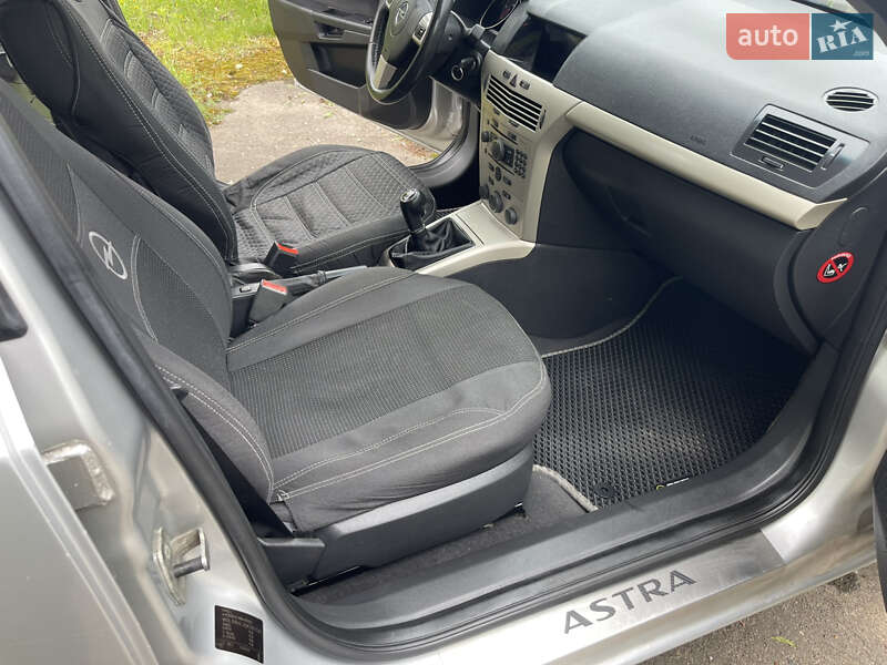 Універсал Opel Astra 2008 в Тернополі