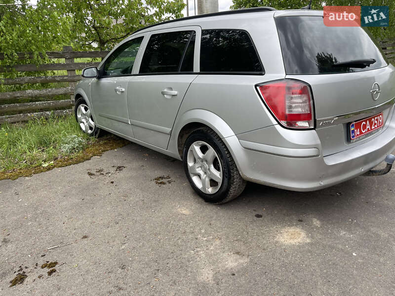 Універсал Opel Astra 2008 в Тернополі