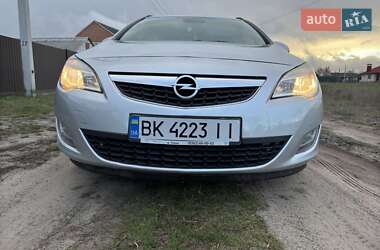 Универсал Opel Astra 2012 в 