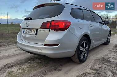 Универсал Opel Astra 2012 в 