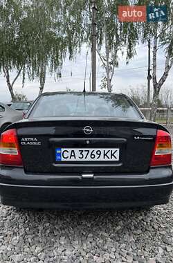 Седан Opel Astra 2006 в 
