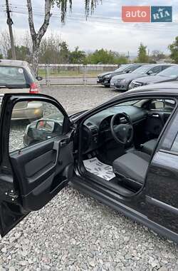 Седан Opel Astra 2006 в 
