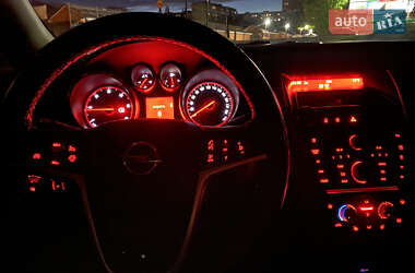 Універсал Opel Astra 2012 в 